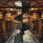 Die Bibliothek im Kloster Maria Laach ist eine wirklich außergewöhnliche tolle historische Bibliothek.