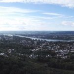 Von der neuen Aussichtsplattform an der Rabenlay in Bonn Oberkassel hat man einen traumhaften Blick auf den Rhein.